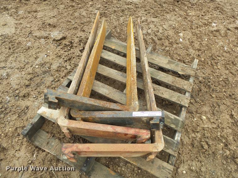 image for item DS9509 (2) pallet fork sets