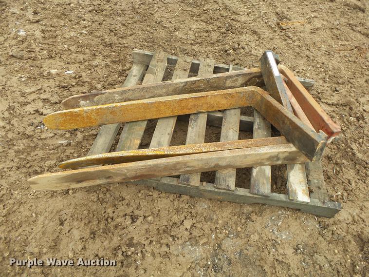 image for item DS9509 (2) pallet fork sets