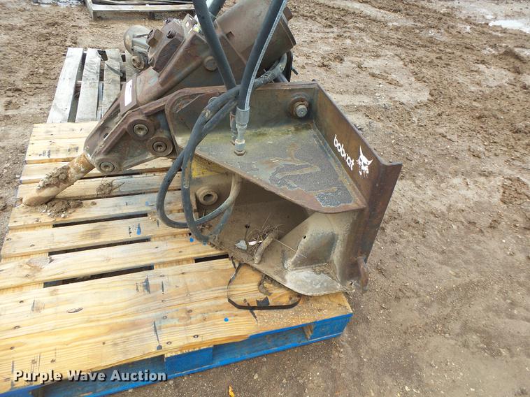 image for item DS9517 Bobcat 2500 breaker