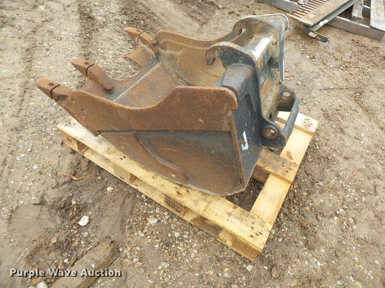 image for item DS9531 Bobcat 22"W bucket