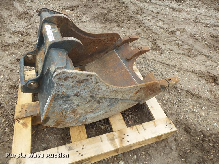 image for item DS9531 Bobcat 22"W bucket