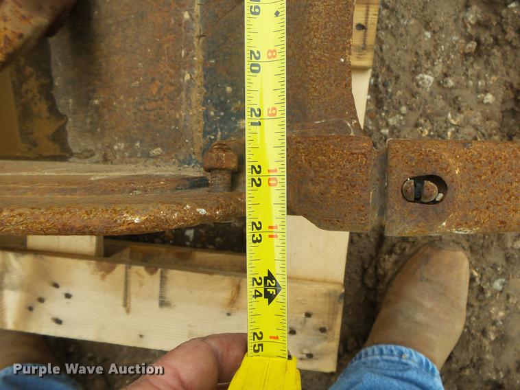 image for item DS9531 Bobcat 22"W bucket