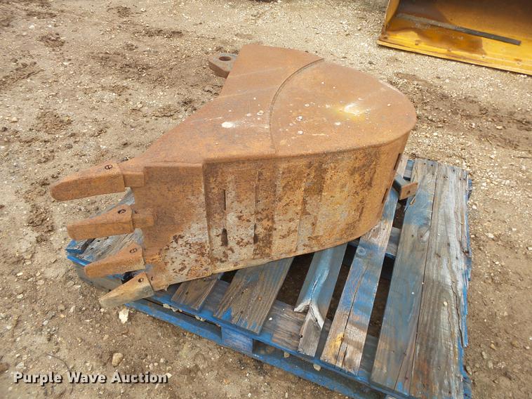image for item DS9532 Bobcat 17"W excavator bucket