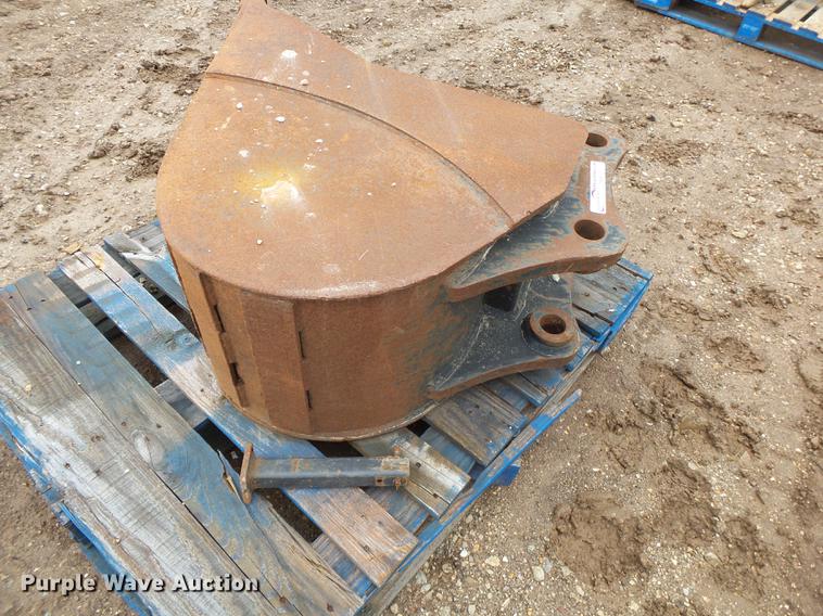 image for item DS9532 Bobcat 17"W excavator bucket