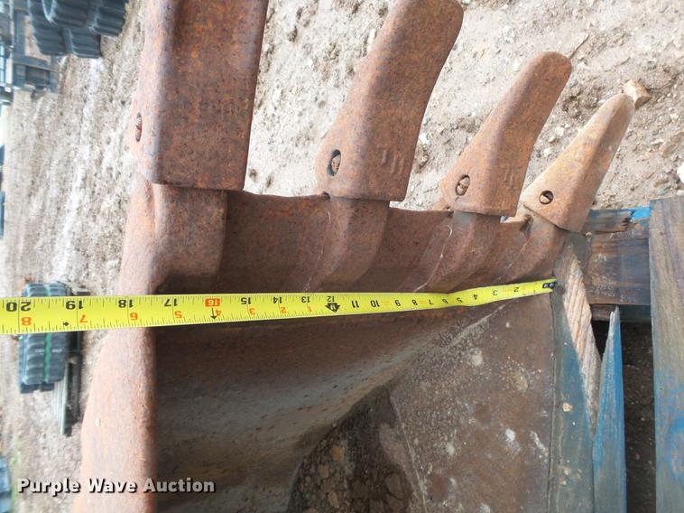 image for item DS9532 Bobcat 17"W excavator bucket