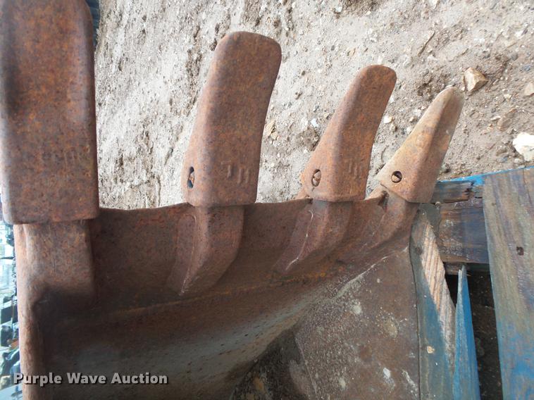 image for item DS9532 Bobcat 17"W excavator bucket