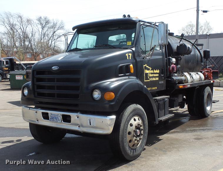 image for item DV9703 2000 Sterling L7500 seal coat truck