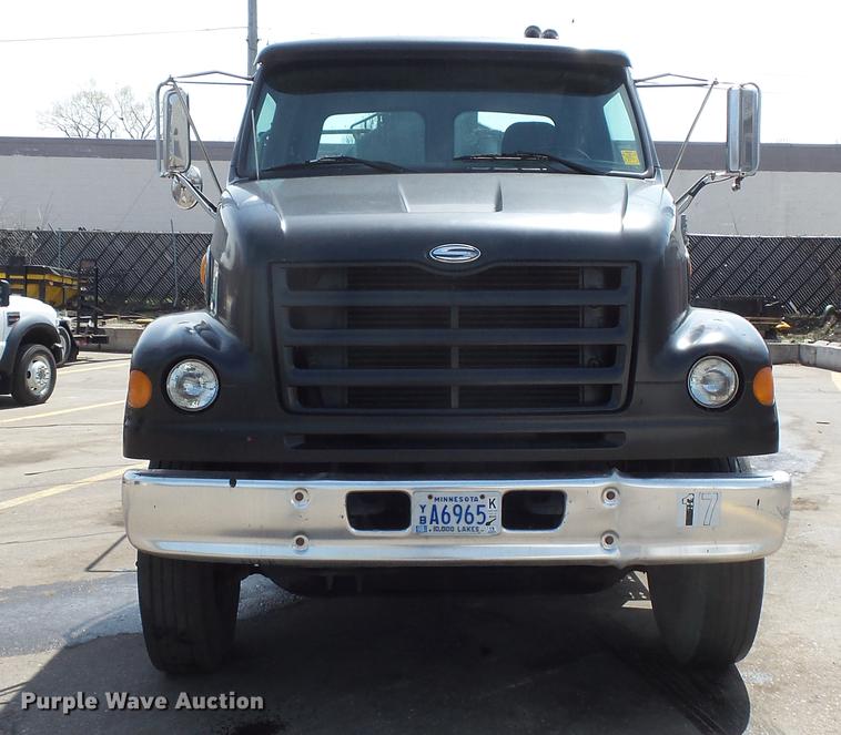 image for item DV9703 2000 Sterling L7500 seal coat truck