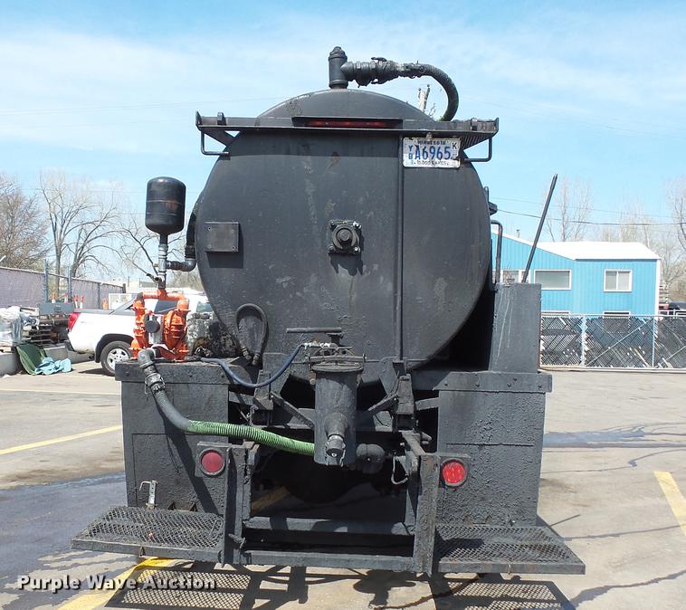 image for item DV9703 2000 Sterling L7500 seal coat truck