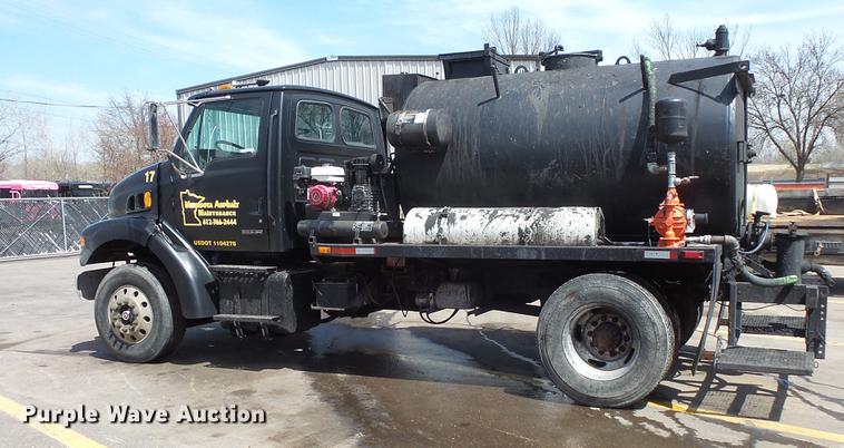 image for item DV9703 2000 Sterling L7500 seal coat truck