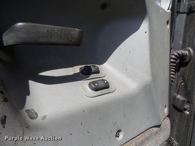 image for item DV9703 2000 Sterling L7500 seal coat truck