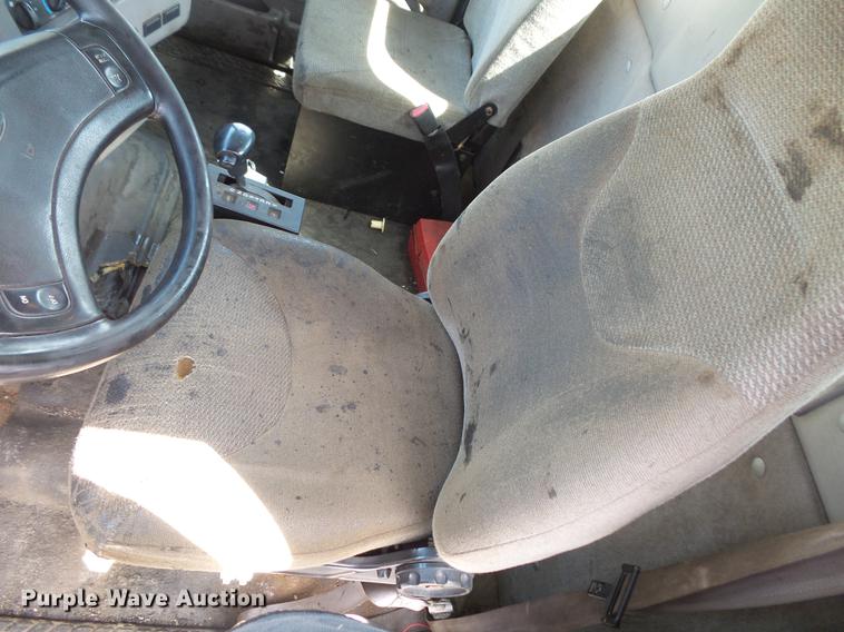 image for item DV9703 2000 Sterling L7500 seal coat truck