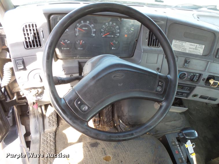 image for item DV9703 2000 Sterling L7500 seal coat truck