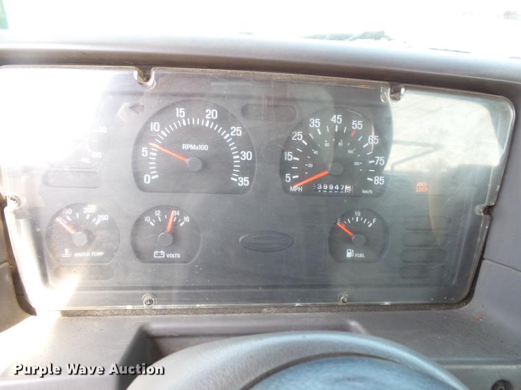 image for item DV9703 2000 Sterling L7500 seal coat truck