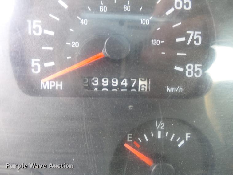 image for item DV9703 2000 Sterling L7500 seal coat truck