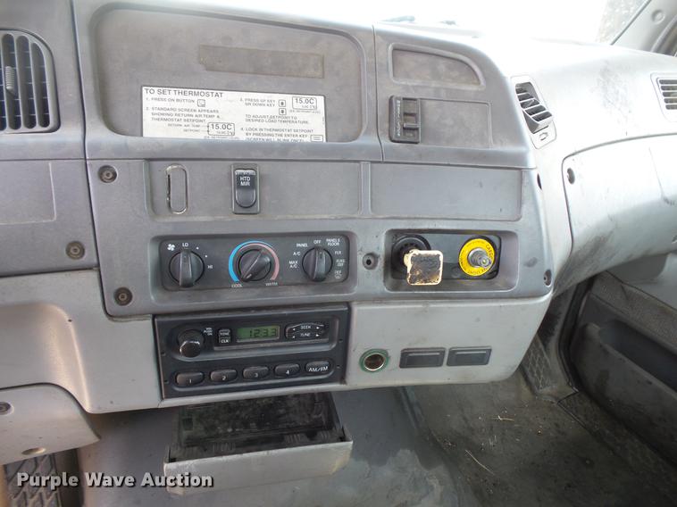 image for item DV9703 2000 Sterling L7500 seal coat truck