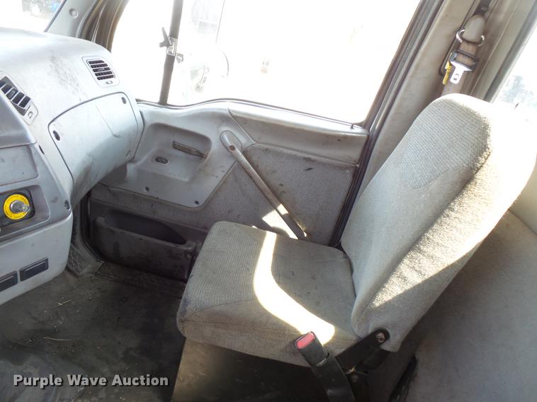 image for item DV9703 2000 Sterling L7500 seal coat truck