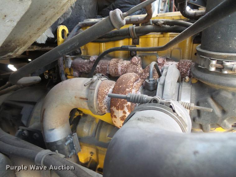 image for item DV9703 2000 Sterling L7500 seal coat truck