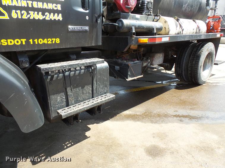 image for item DV9703 2000 Sterling L7500 seal coat truck