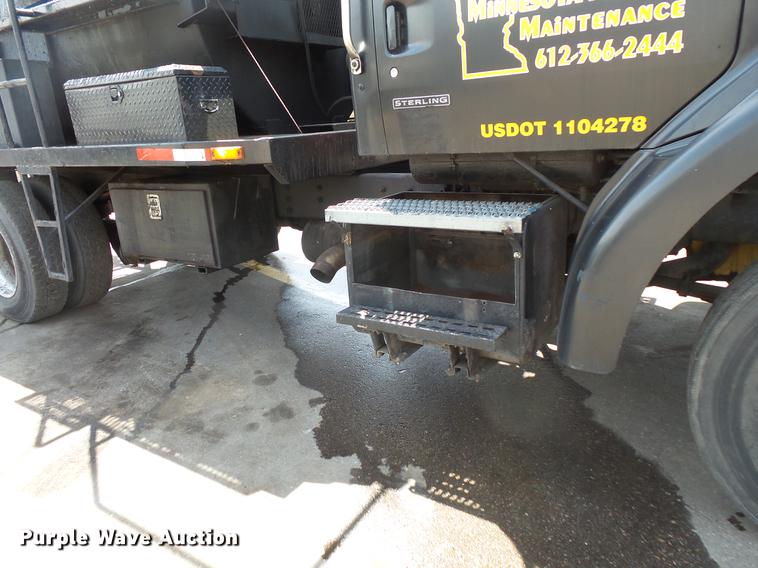 image for item DV9703 2000 Sterling L7500 seal coat truck