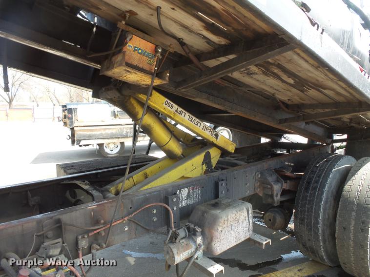 image for item DV9703 2000 Sterling L7500 seal coat truck