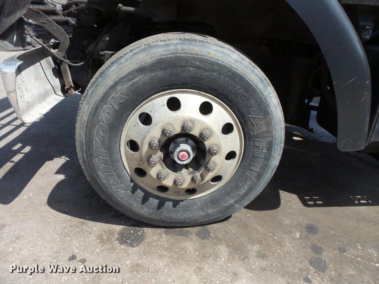 image for item DV9703 2000 Sterling L7500 seal coat truck