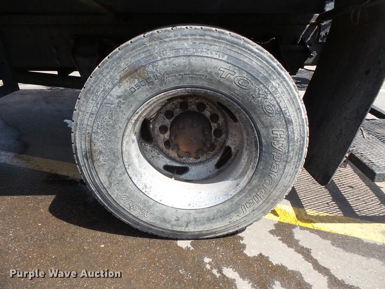 image for item DV9703 2000 Sterling L7500 seal coat truck