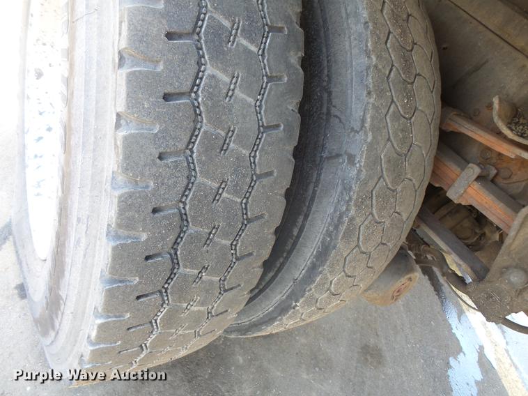 image for item DV9703 2000 Sterling L7500 seal coat truck