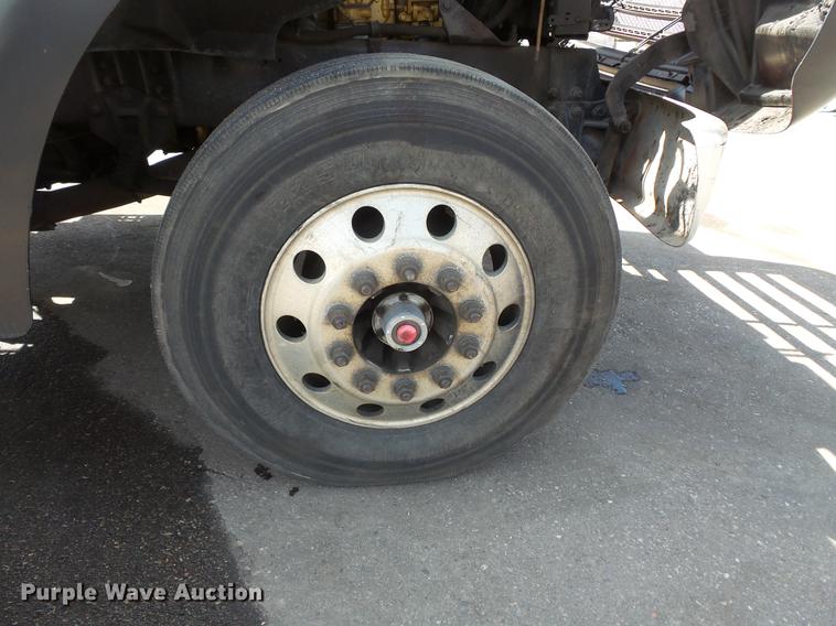 image for item DV9703 2000 Sterling L7500 seal coat truck