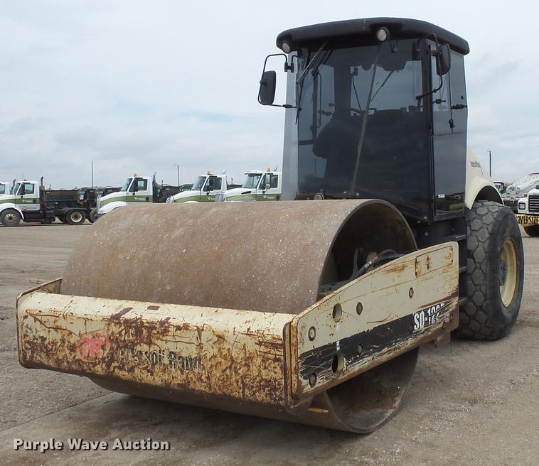 image for item DV9719 2002 Ingersoll Rand SD122DX single drum vibratory roller