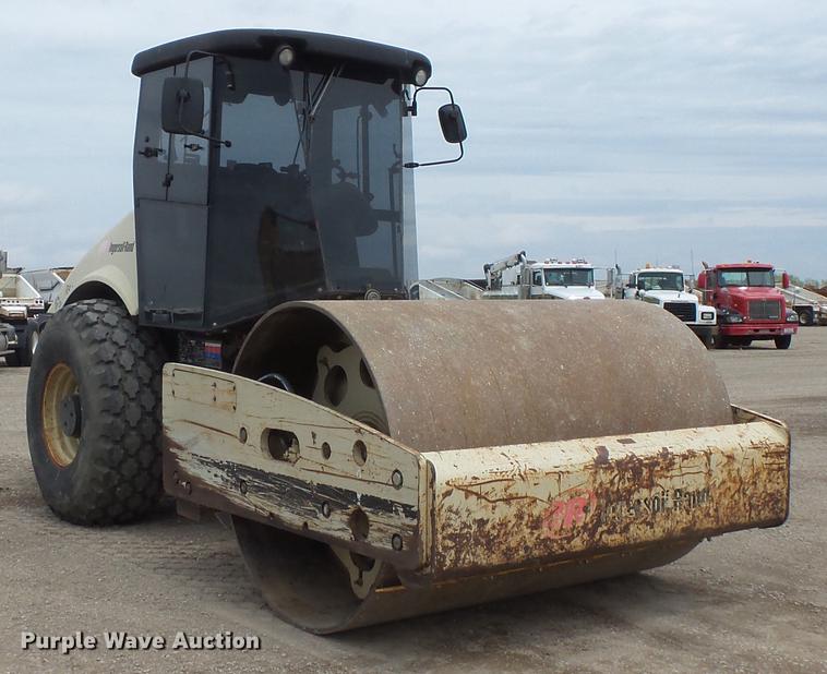 image for item DV9719 2002 Ingersoll Rand SD122DX single drum vibratory roller