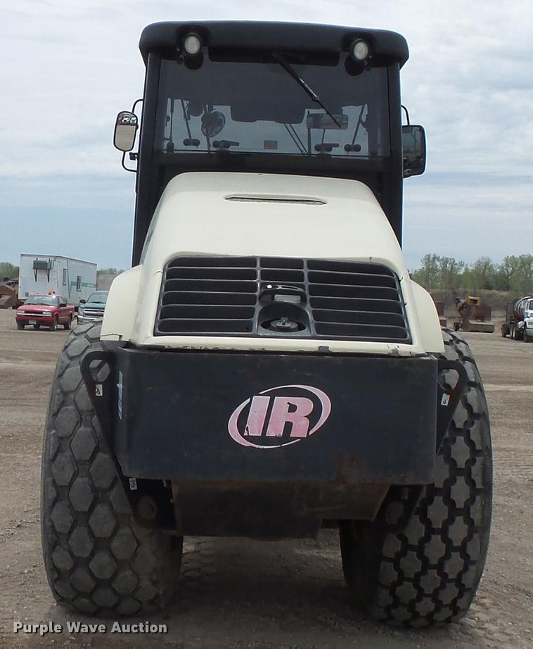 image for item DV9719 2002 Ingersoll Rand SD122DX single drum vibratory roller