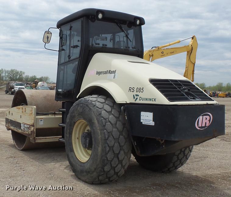 image for item DV9719 2002 Ingersoll Rand SD122DX single drum vibratory roller