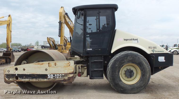 image for item DV9719 2002 Ingersoll Rand SD122DX single drum vibratory roller