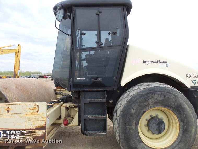 image for item DV9719 2002 Ingersoll Rand SD122DX single drum vibratory roller