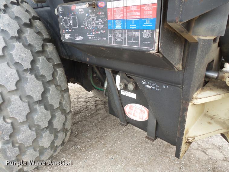 image for item DV9719 2002 Ingersoll Rand SD122DX single drum vibratory roller