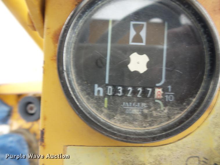 image for item DV9722 Caterpillar CB-224B double drum vibratory roller