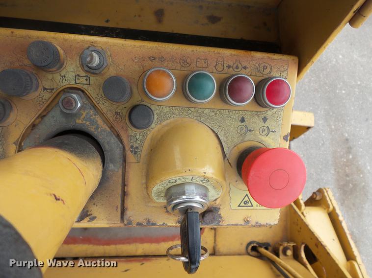 image for item DV9722 Caterpillar CB-224B double drum vibratory roller