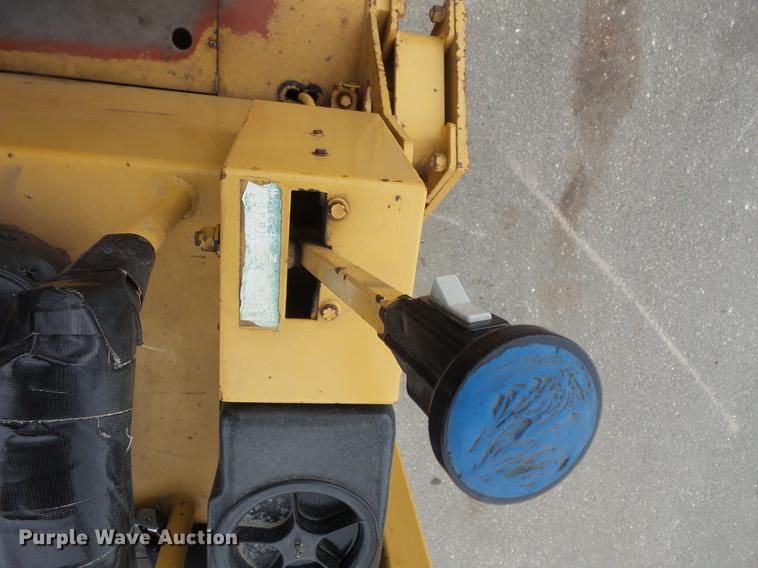 image for item DV9722 Caterpillar CB-224B double drum vibratory roller