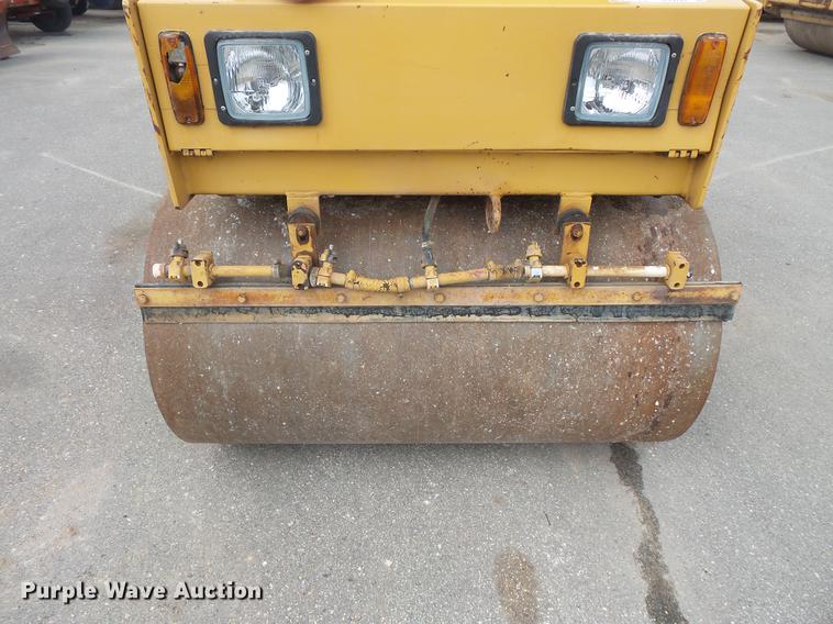 image for item DV9722 Caterpillar CB-224B double drum vibratory roller