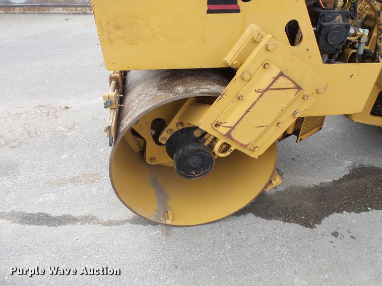 image for item DV9722 Caterpillar CB-224B double drum vibratory roller