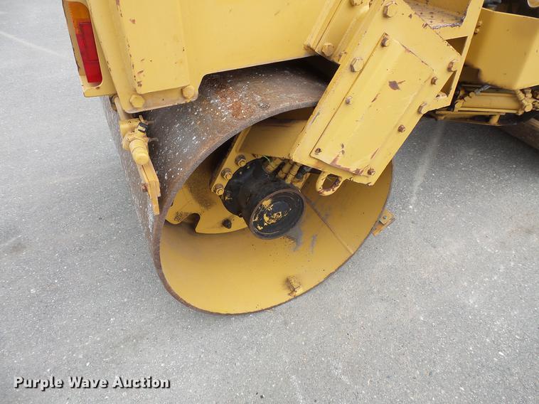 image for item DV9722 Caterpillar CB-224B double drum vibratory roller