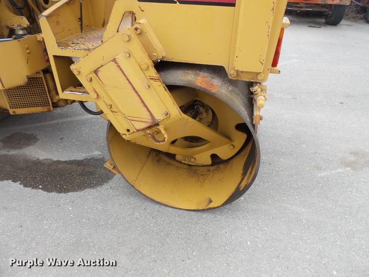 image for item DV9722 Caterpillar CB-224B double drum vibratory roller
