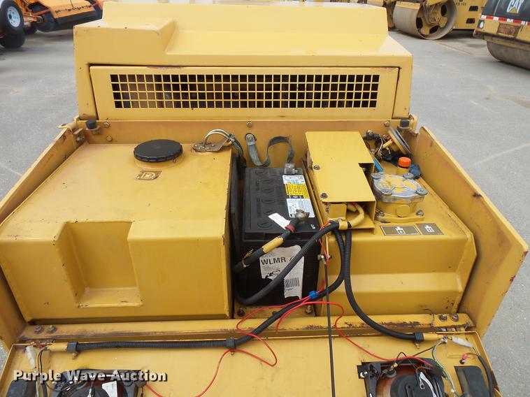 image for item DV9722 Caterpillar CB-224B double drum vibratory roller