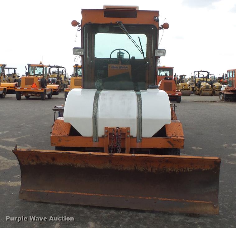 image for item DV9724 1997 Broce Broom RJ-300 broom