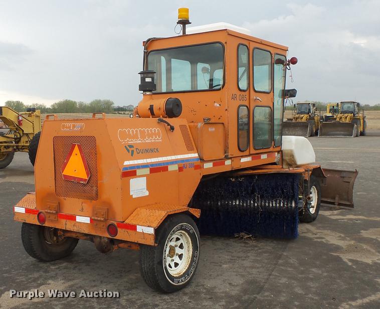 image for item DV9724 1997 Broce Broom RJ-300 broom