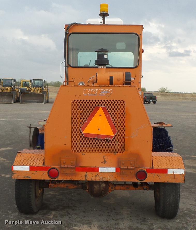 image for item DV9724 1997 Broce Broom RJ-300 broom