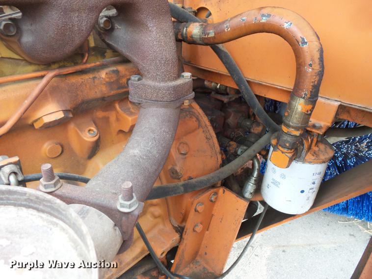 image for item DV9724 1997 Broce Broom RJ-300 broom