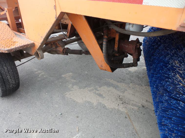 image for item DV9724 1997 Broce Broom RJ-300 broom