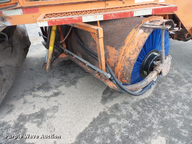 image for item DV9724 1997 Broce Broom RJ-300 broom